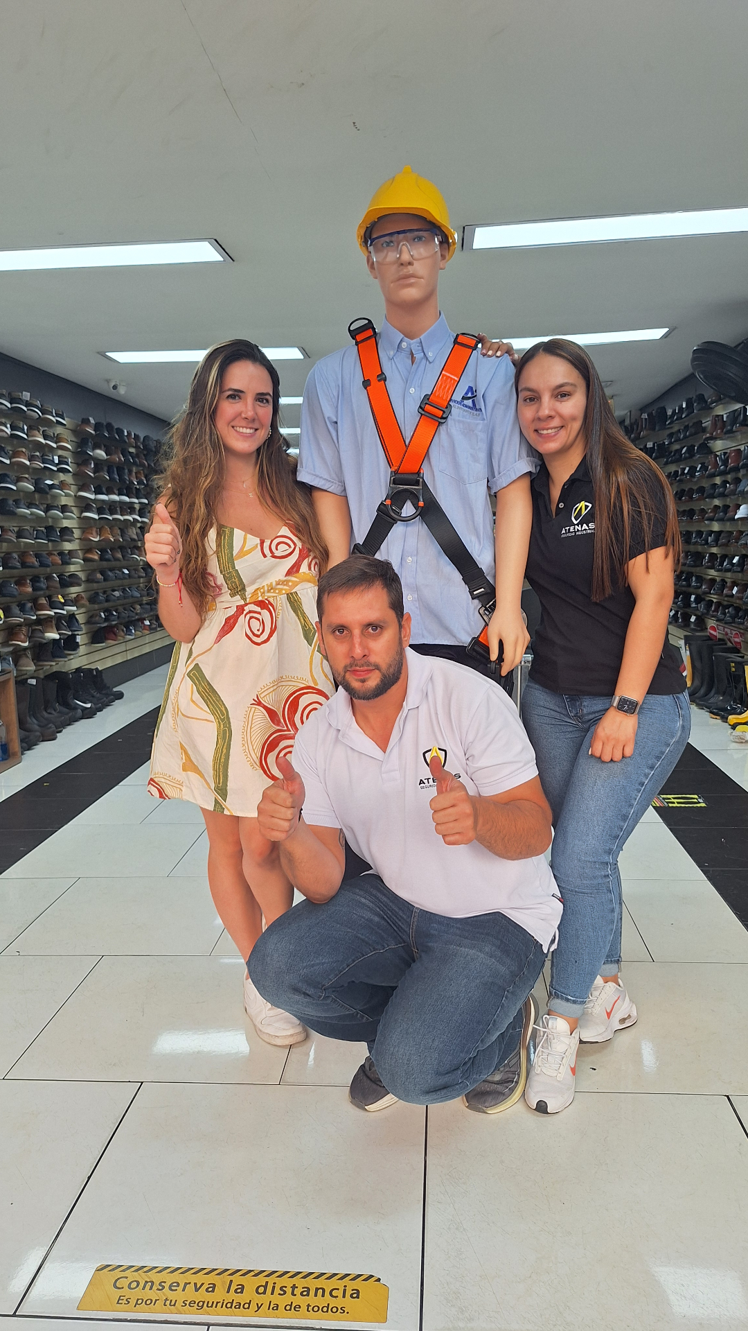 Equipo +Melo con cliente Atenas